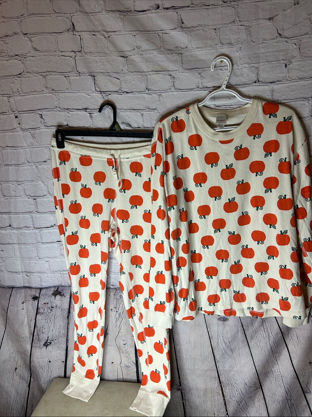 Hannah Anderson womens Pumpkin patch pajama set. Top is XL pants are large